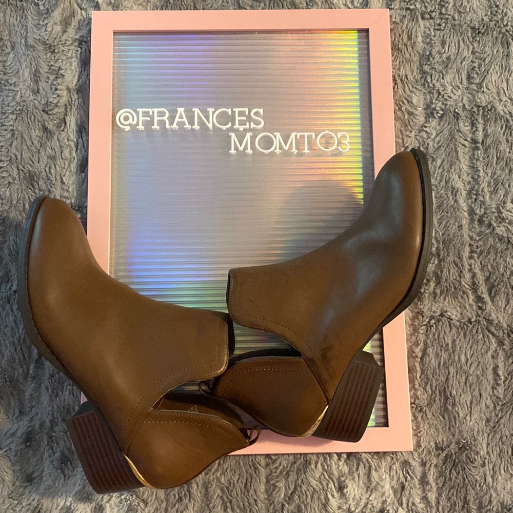 Size 7 1/2 ankle boots